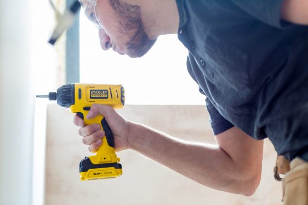 מברגת אימפקט קומפקטית STANLEY FATMAX 10.8V עם 2 סוללות ליתיום 1.5Ah